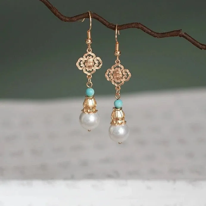 Dangle Earrings: Snow Drop