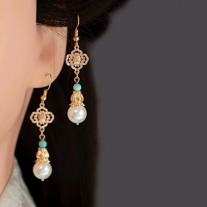 Dangle Earrings: Snow Drop